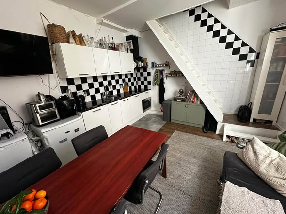 Image accompanying room listing