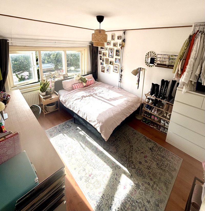 Image accompanying room listing