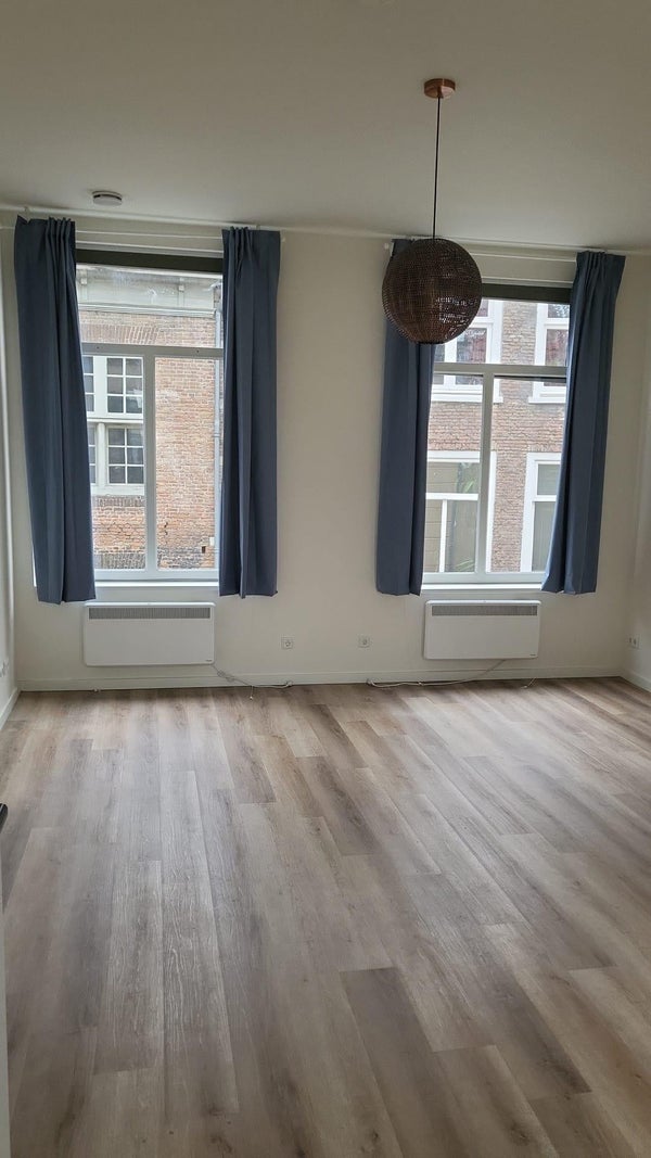 Image accompanying room listing