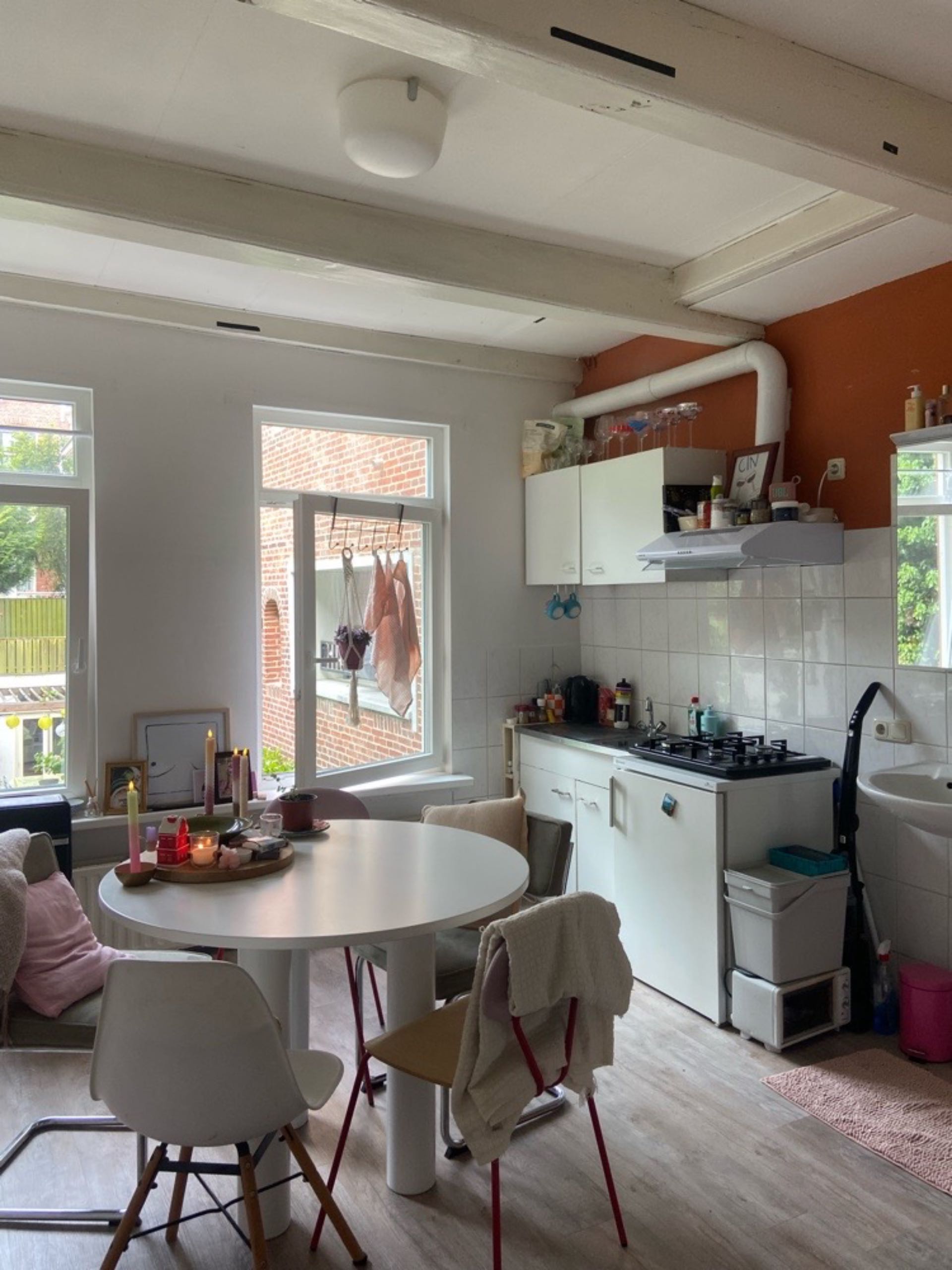 Image accompanying room listing