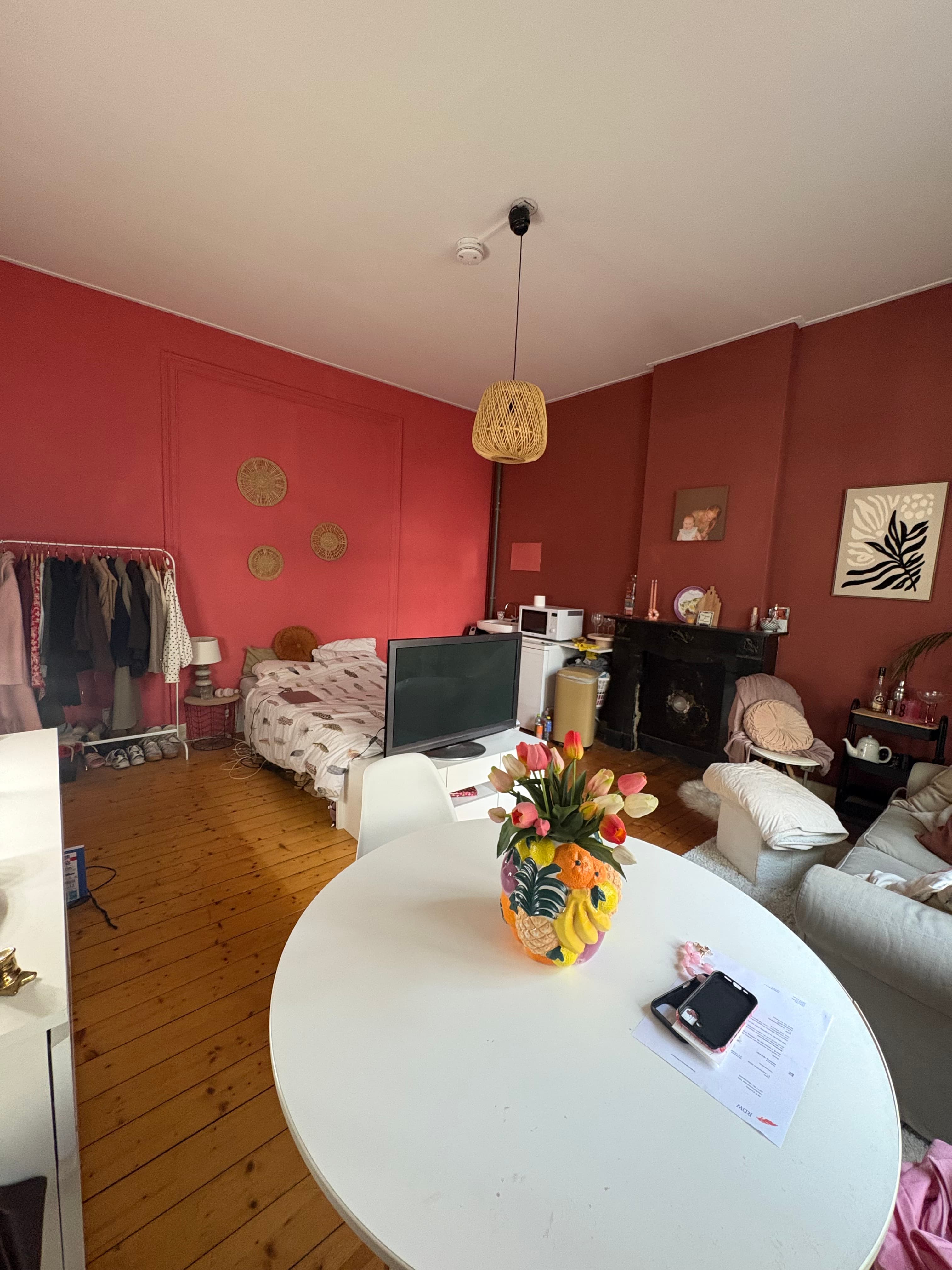 Image accompanying room listing