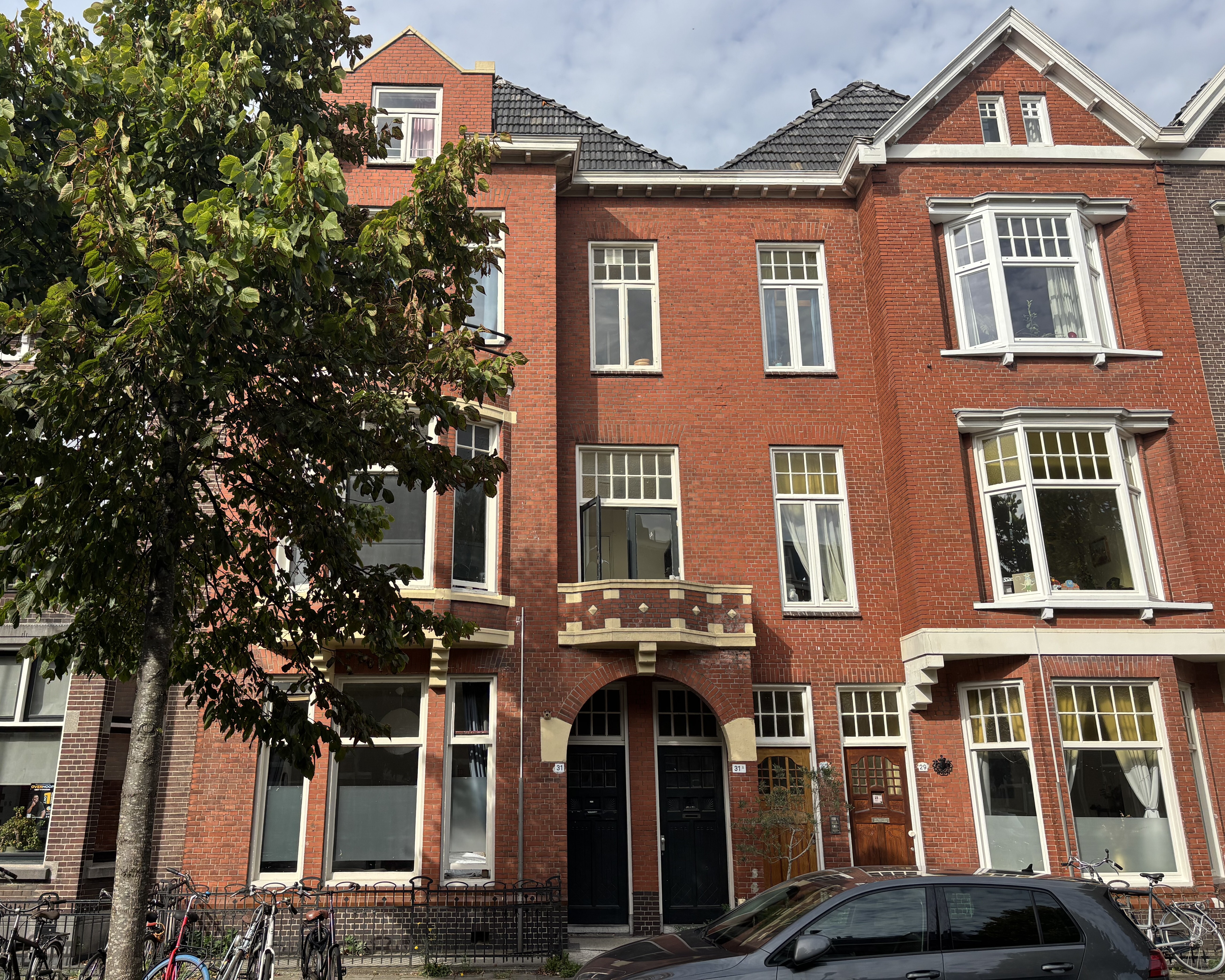 Image accompanying room listing