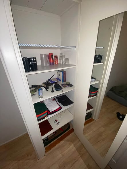 Image accompanying room listing