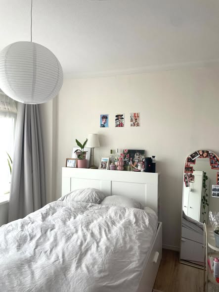 Image accompanying room listing
