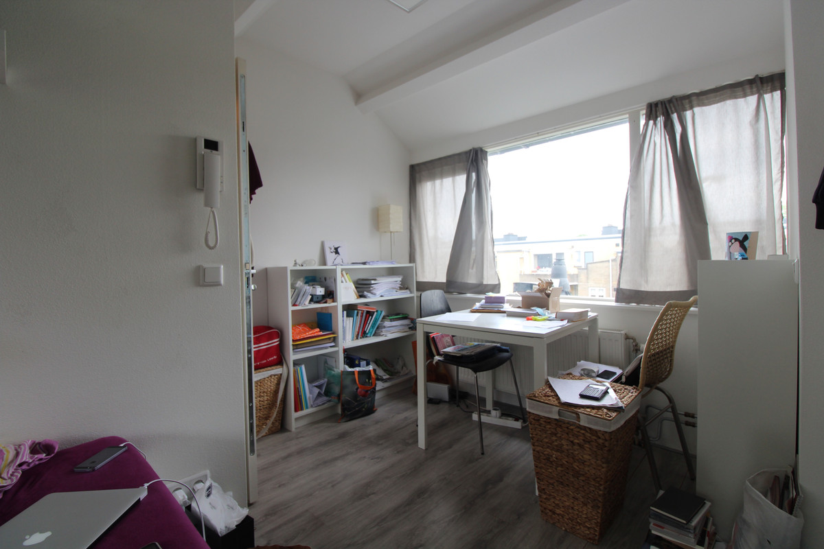 Image accompanying room listing