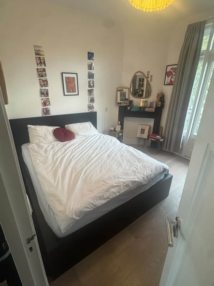 Image accompanying room listing