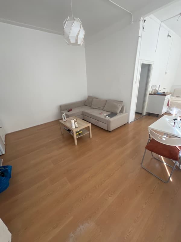 Image accompanying room listing