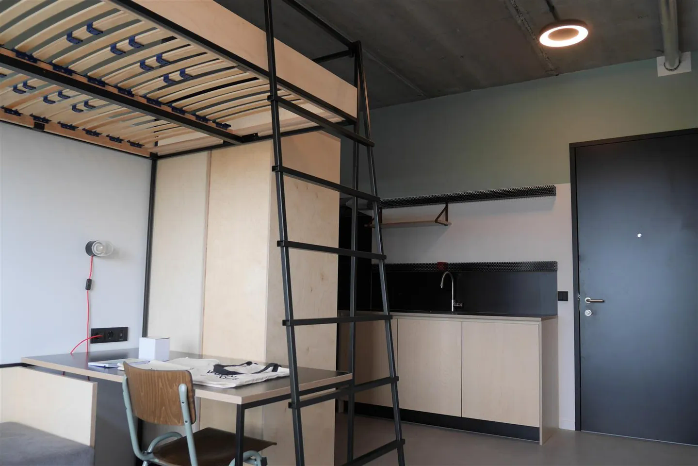 Image accompanying room listing