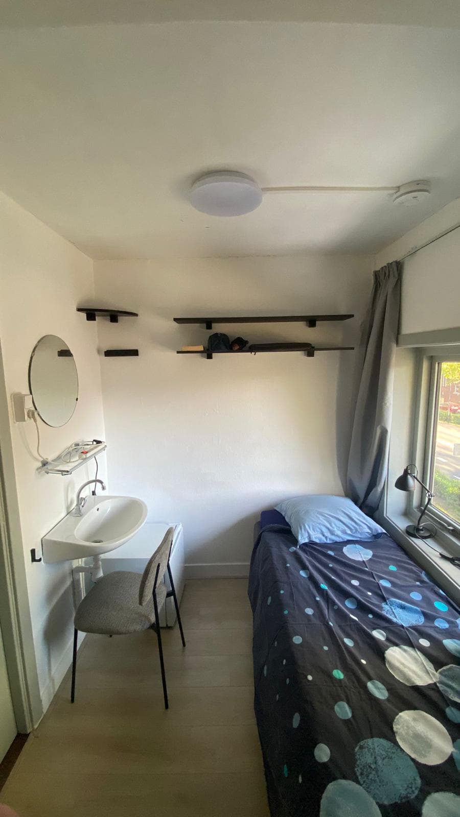 Image accompanying room listing