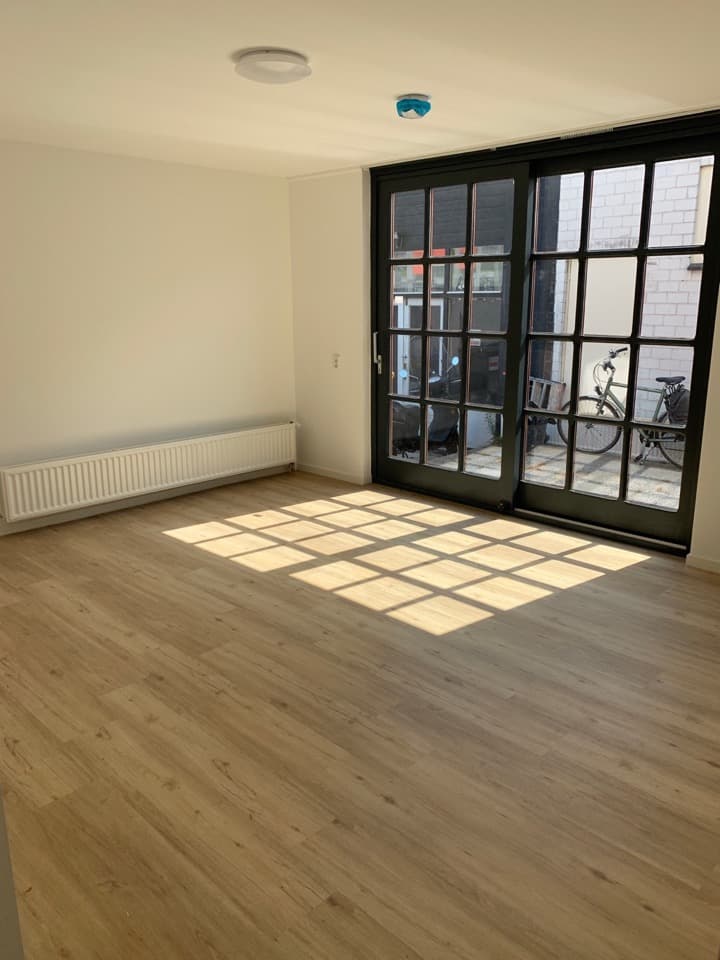 Image accompanying room listing