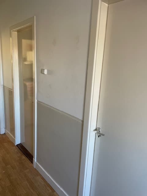 Image accompanying room listing