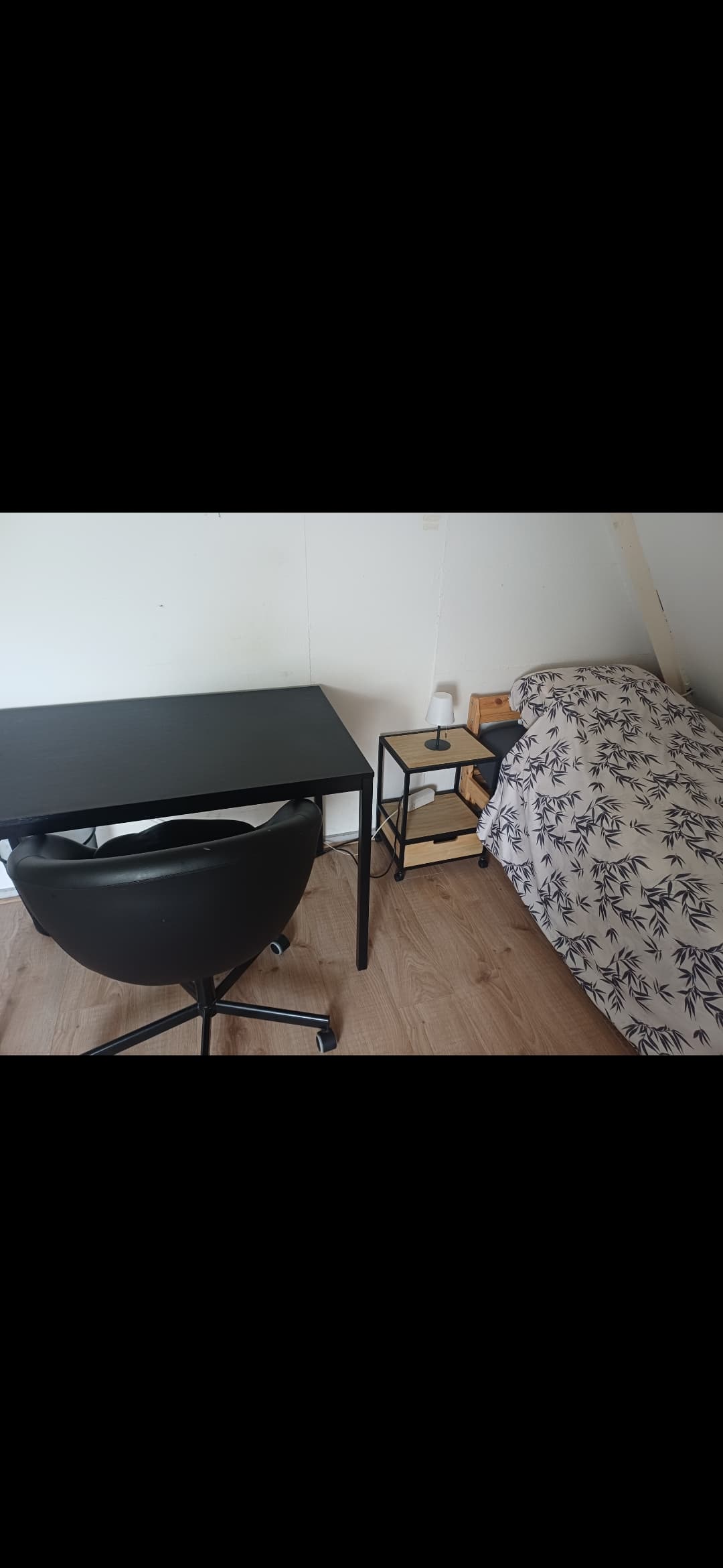 Image accompanying room listing