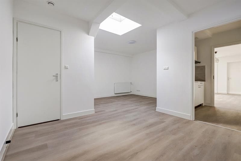 Image accompanying room listing