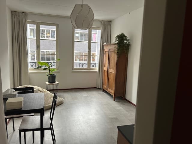 Image accompanying room listing