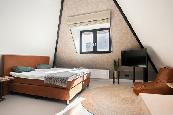 Image accompanying room listing