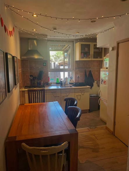 Image accompanying room listing
