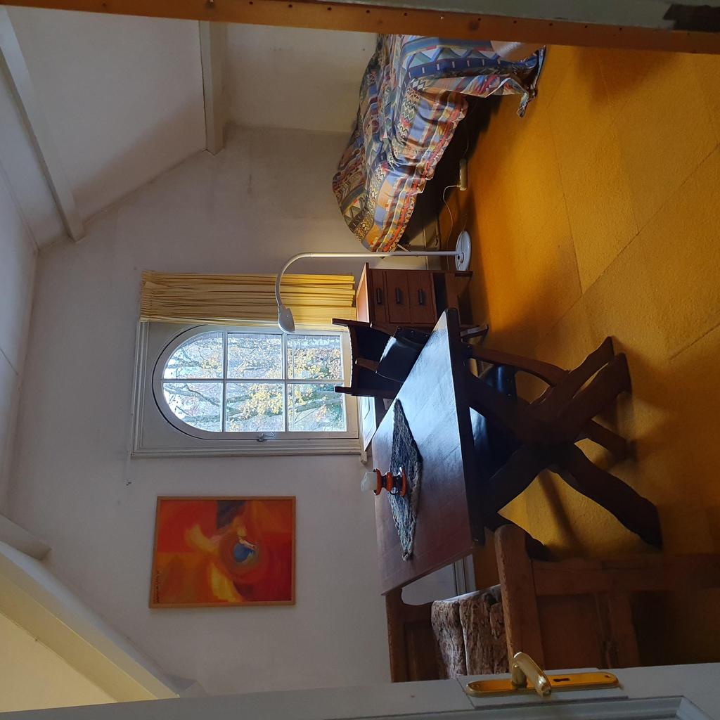 Image accompanying room listing