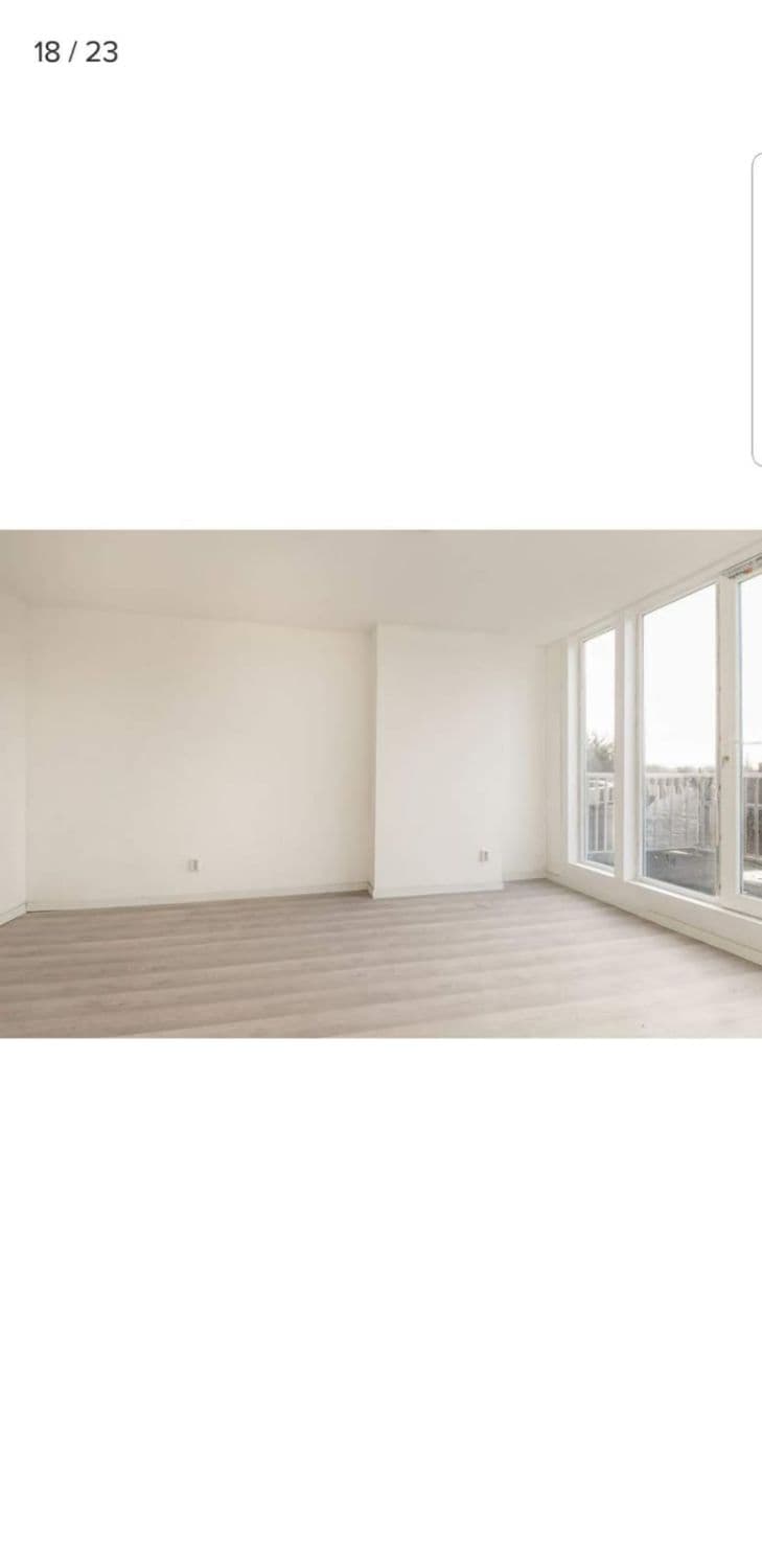 Image accompanying room listing