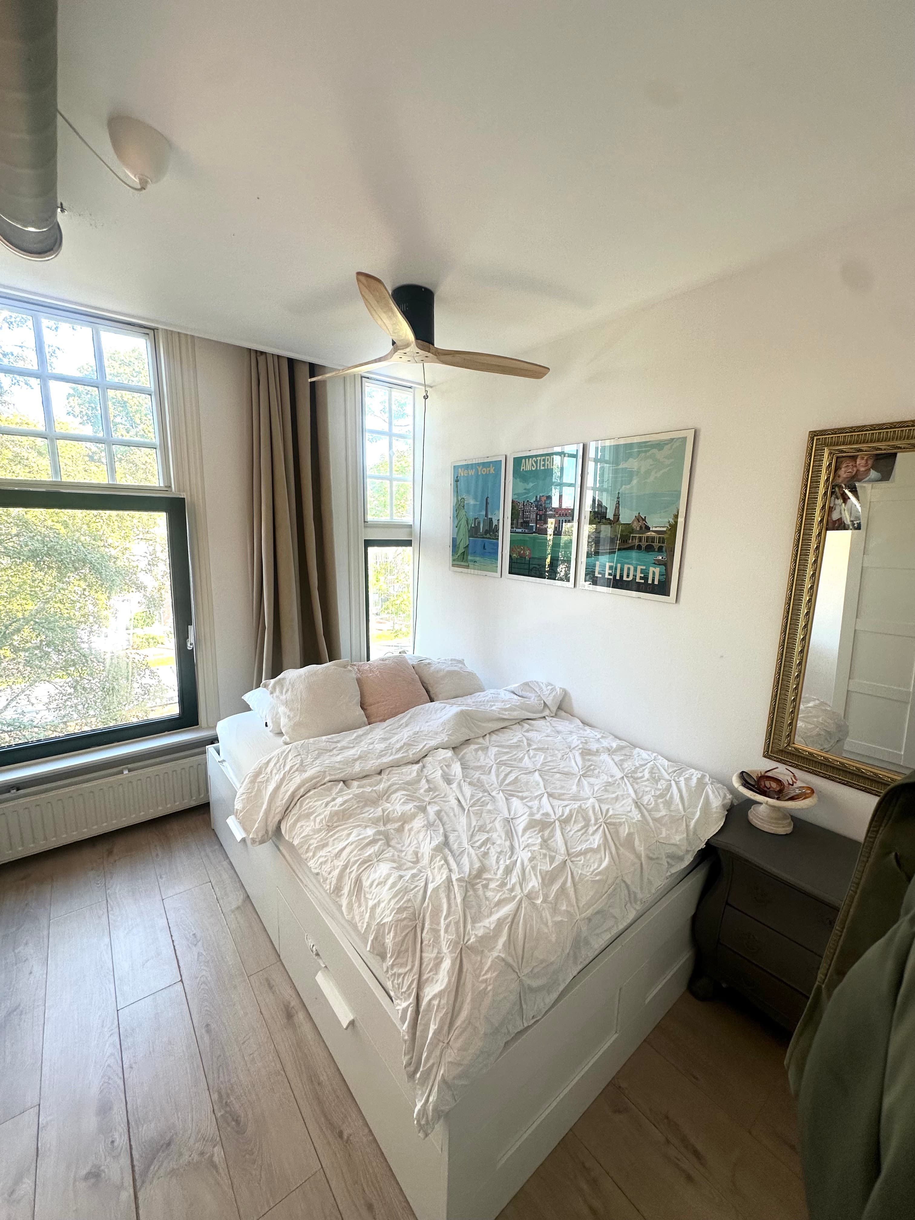 Image accompanying room listing
