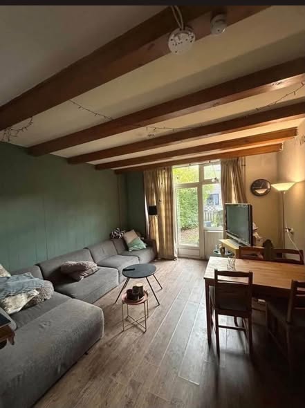 Image accompanying room listing