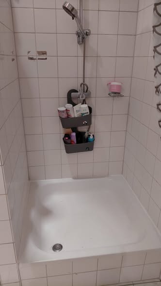 Image accompanying room listing