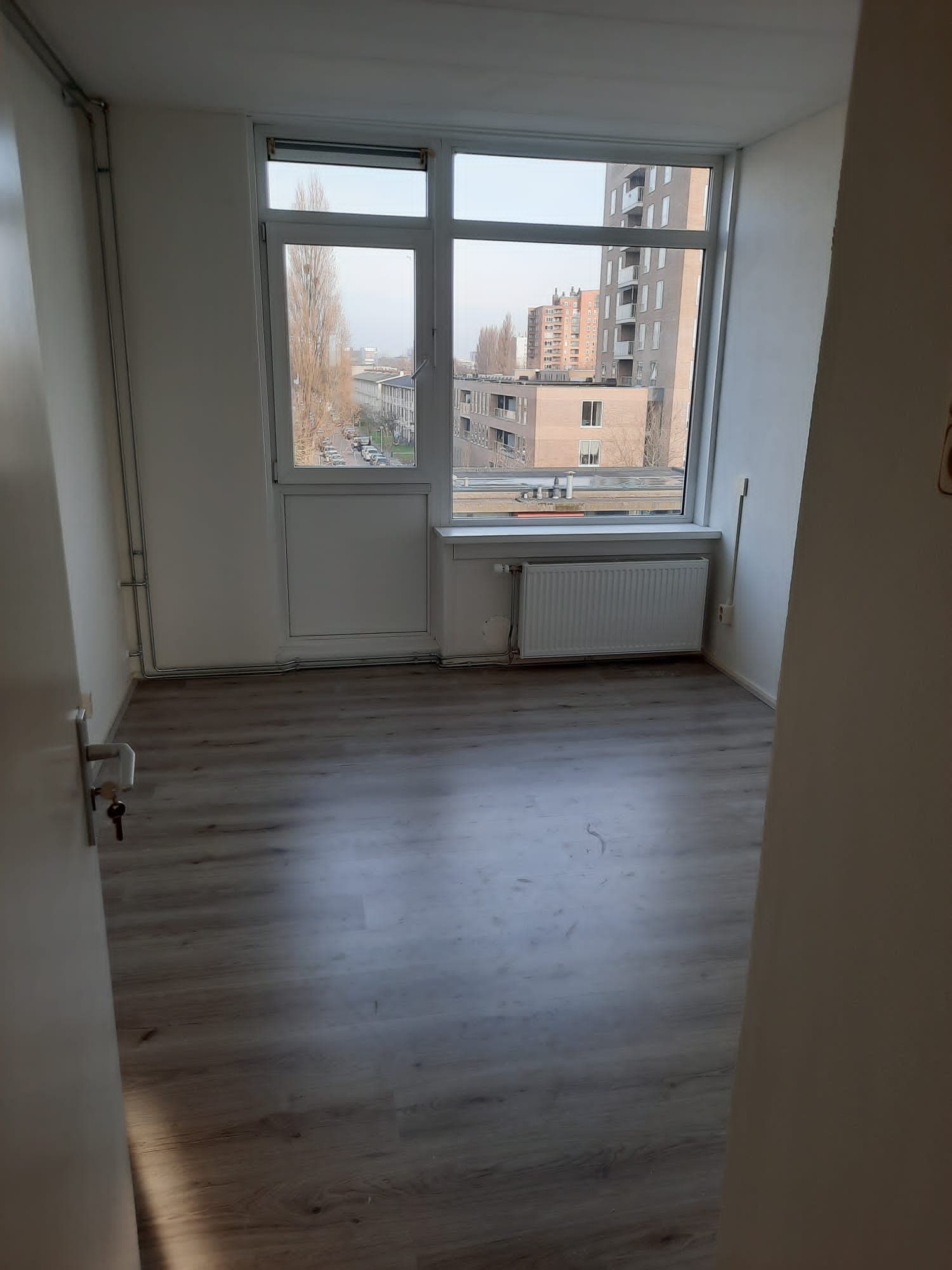 Image accompanying room listing