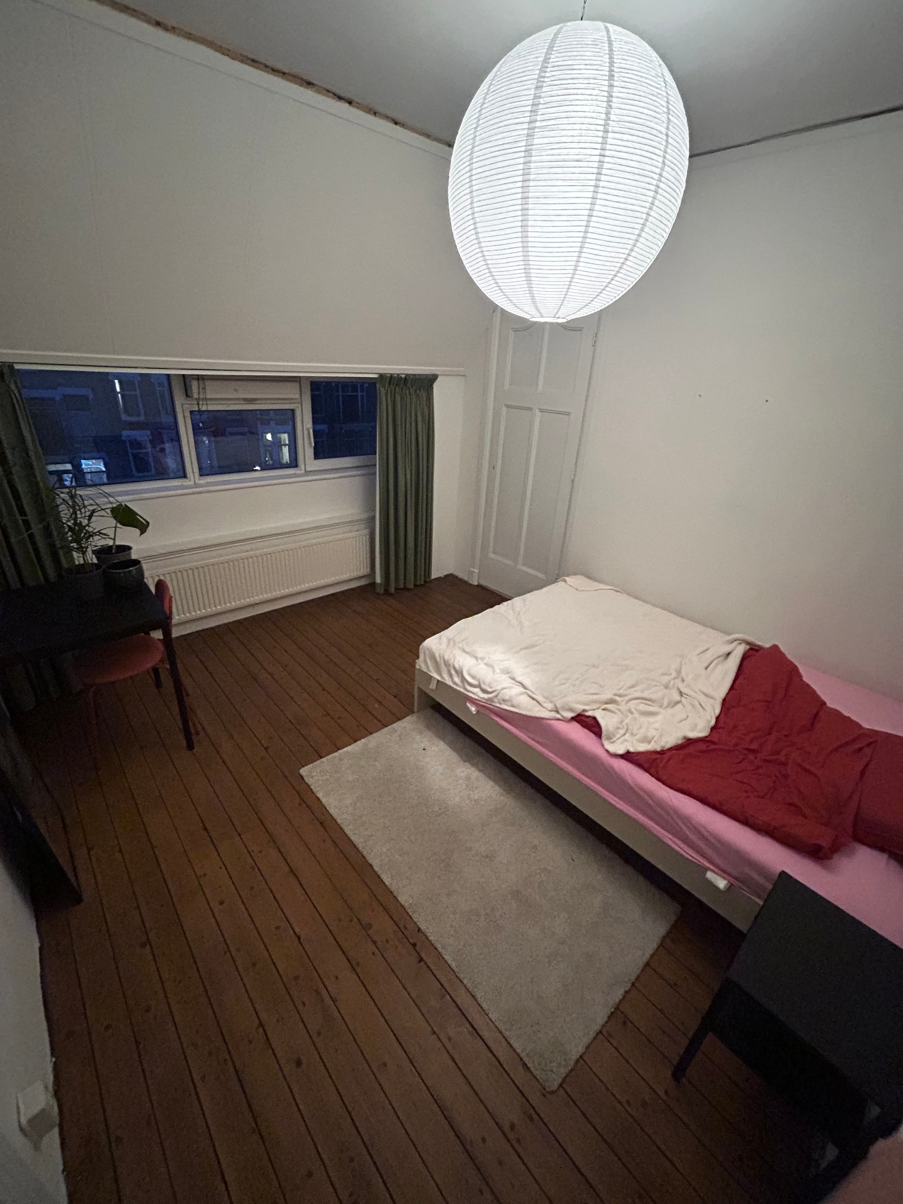 Image accompanying room listing
