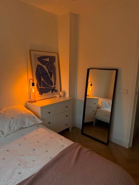 Image accompanying room listing
