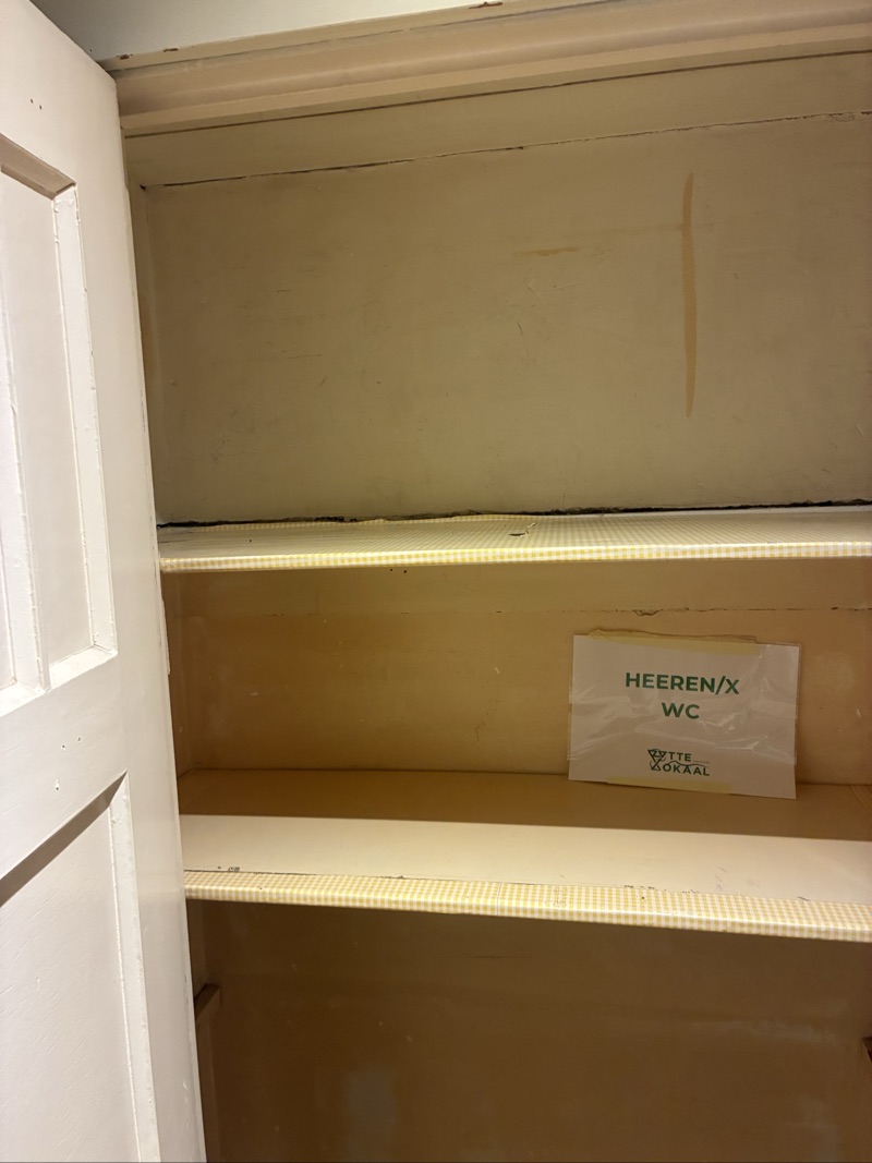 Image accompanying room listing