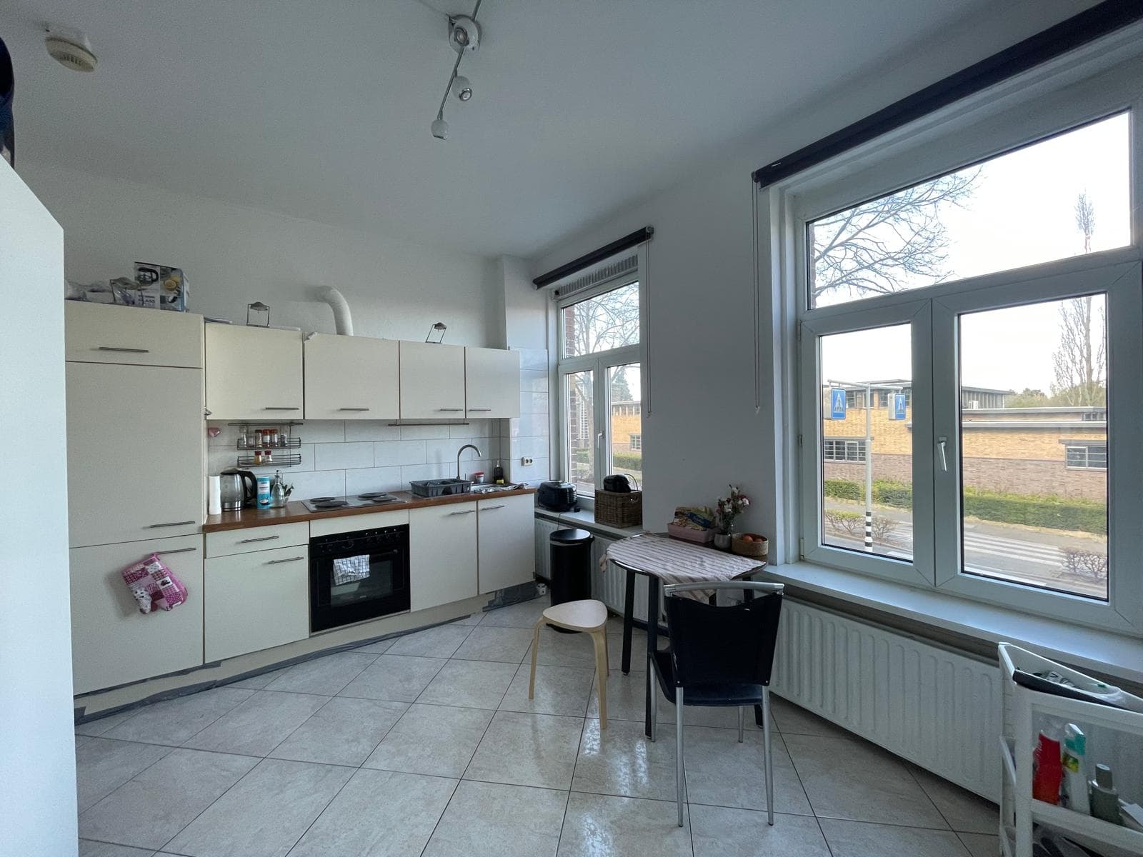 Image accompanying room listing