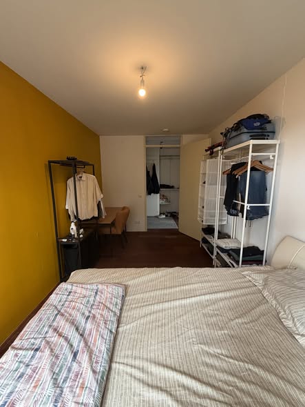 Image accompanying room listing