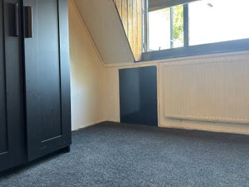 Image accompanying room listing