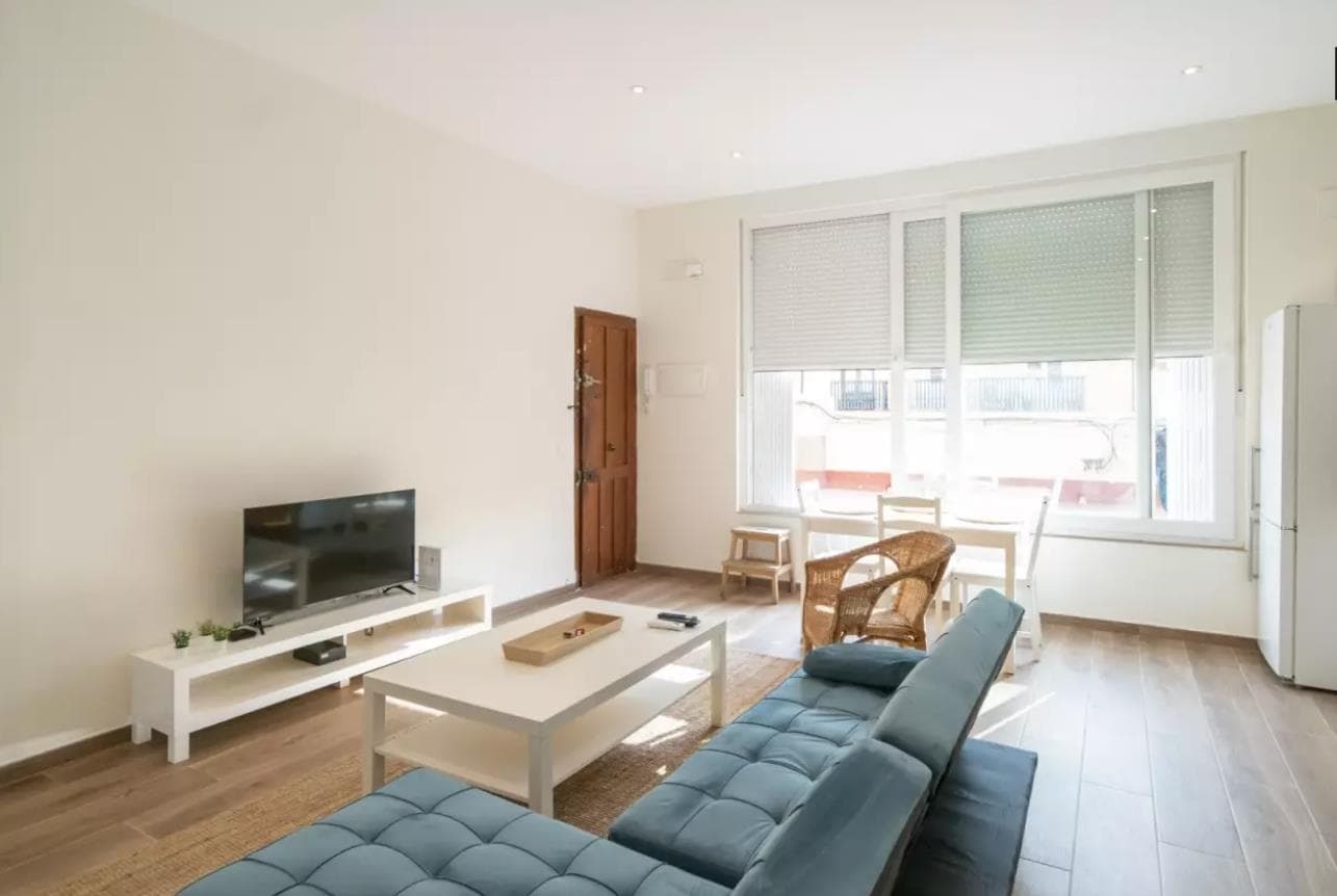 Image accompanying room listing
