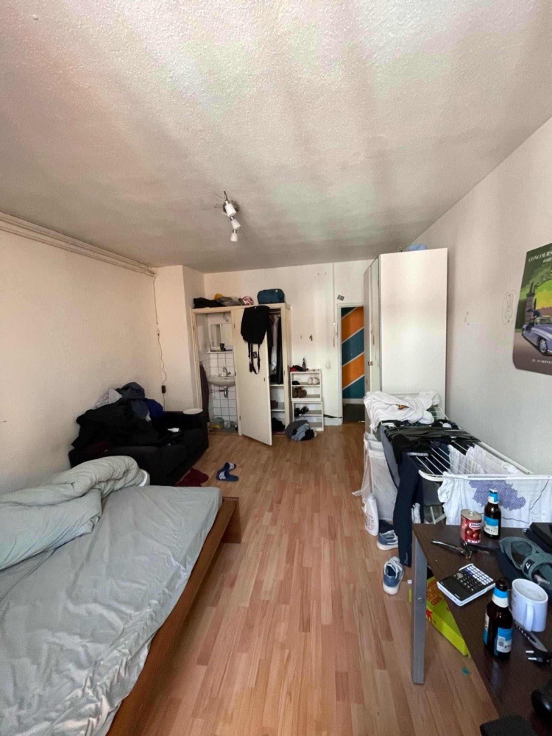 Image accompanying room listing