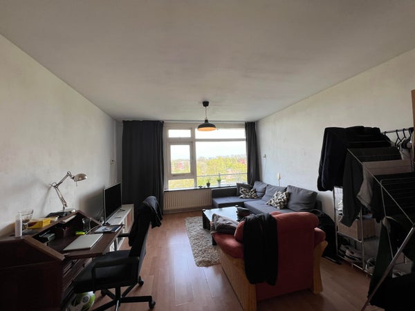 Image accompanying room listing