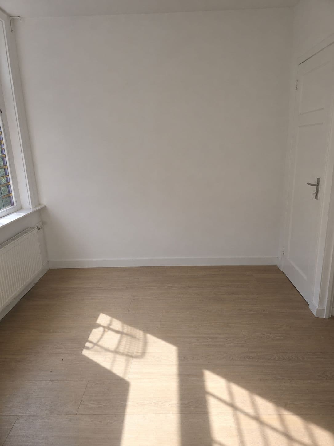 Image accompanying room listing