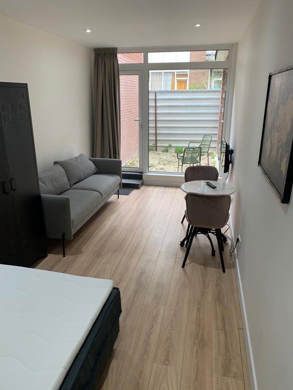 Image accompanying room listing