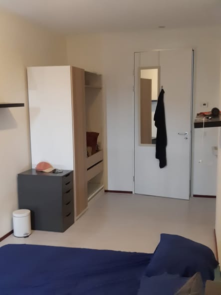 Image accompanying room listing