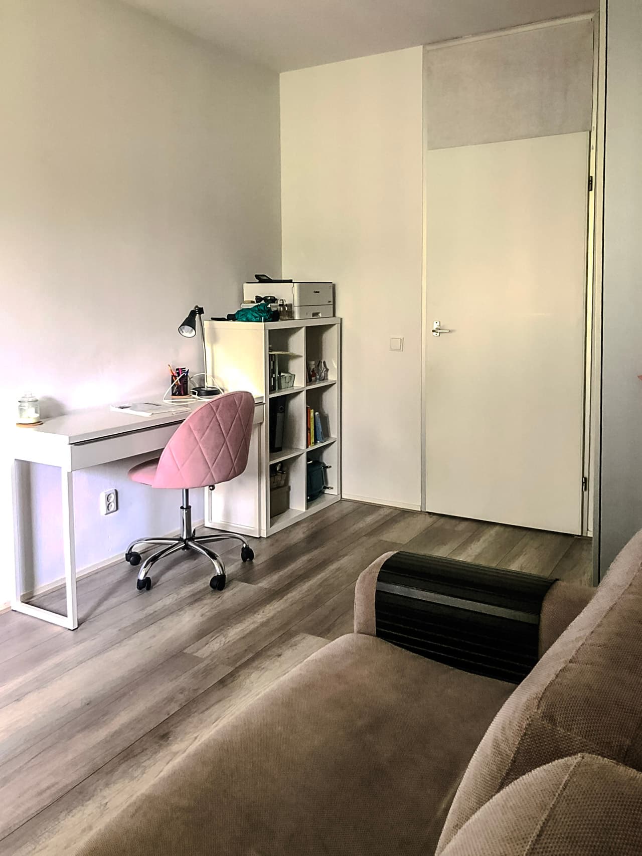 Image accompanying room listing