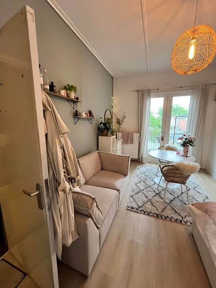 Image accompanying room listing