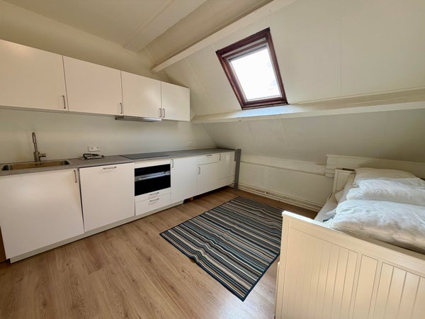 Image accompanying room listing