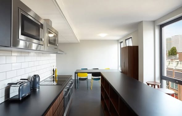 Image accompanying room listing