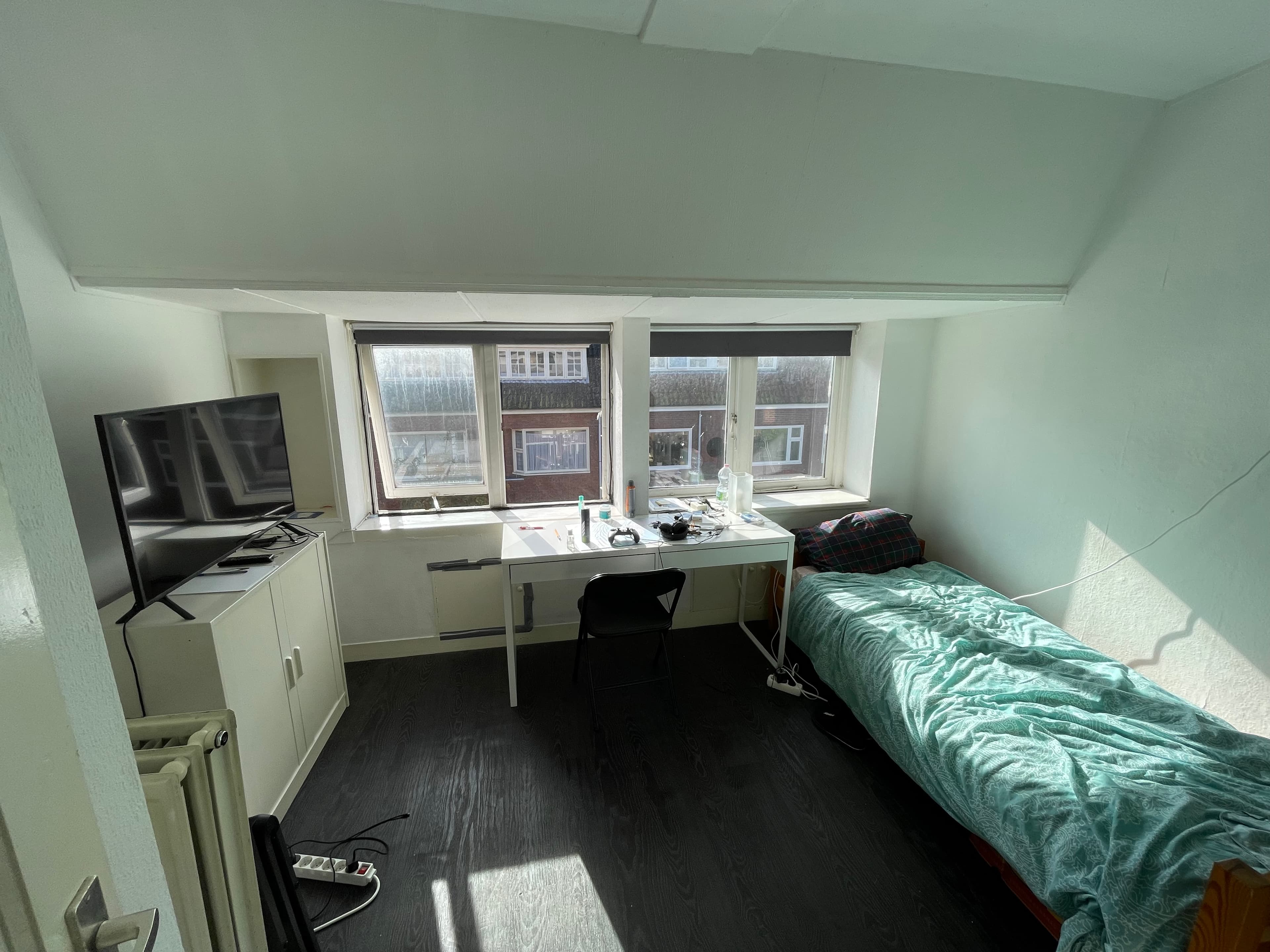 Image accompanying room listing