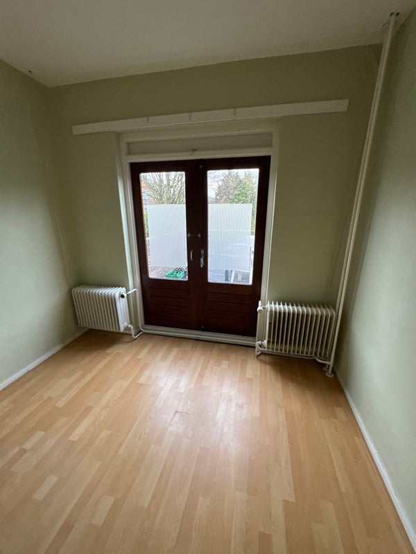 Image accompanying room listing