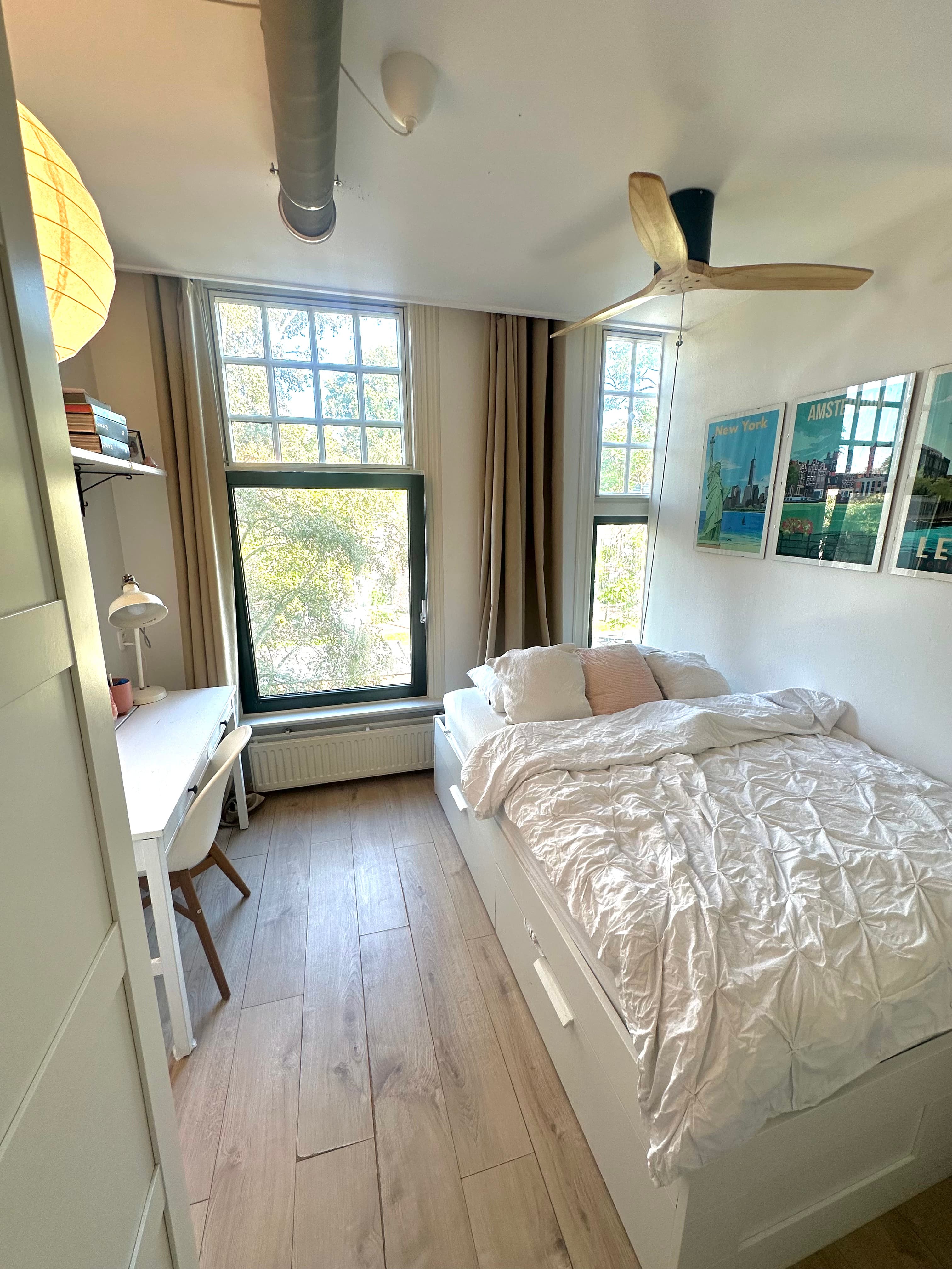 Image accompanying room listing