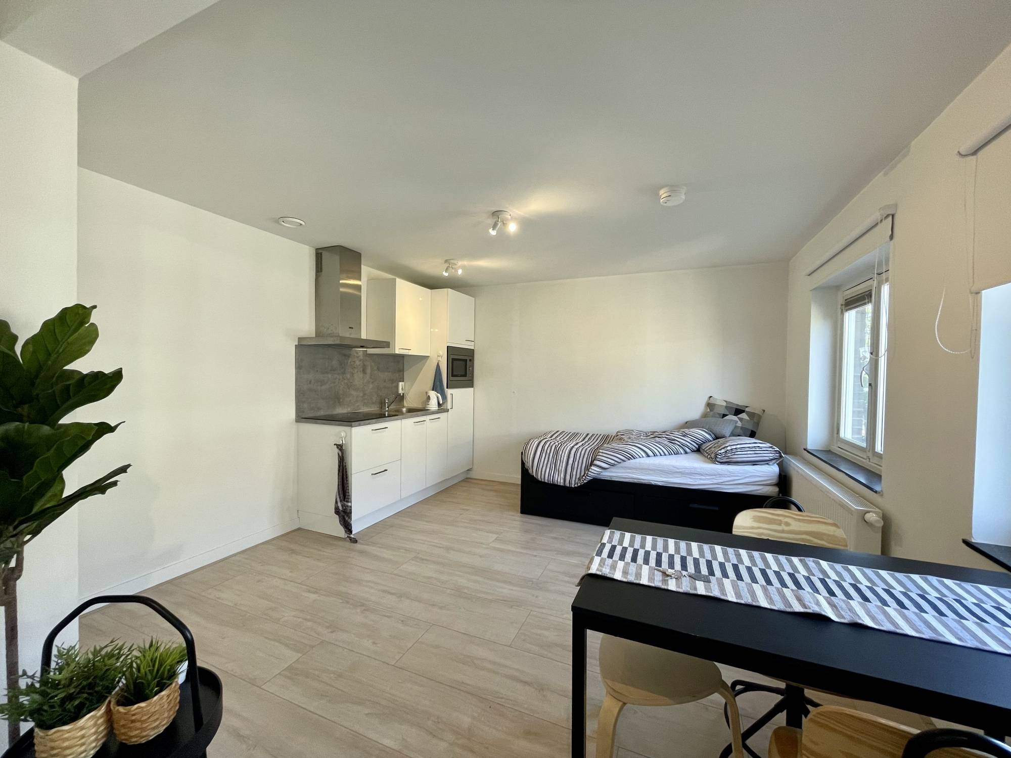 Image accompanying room listing