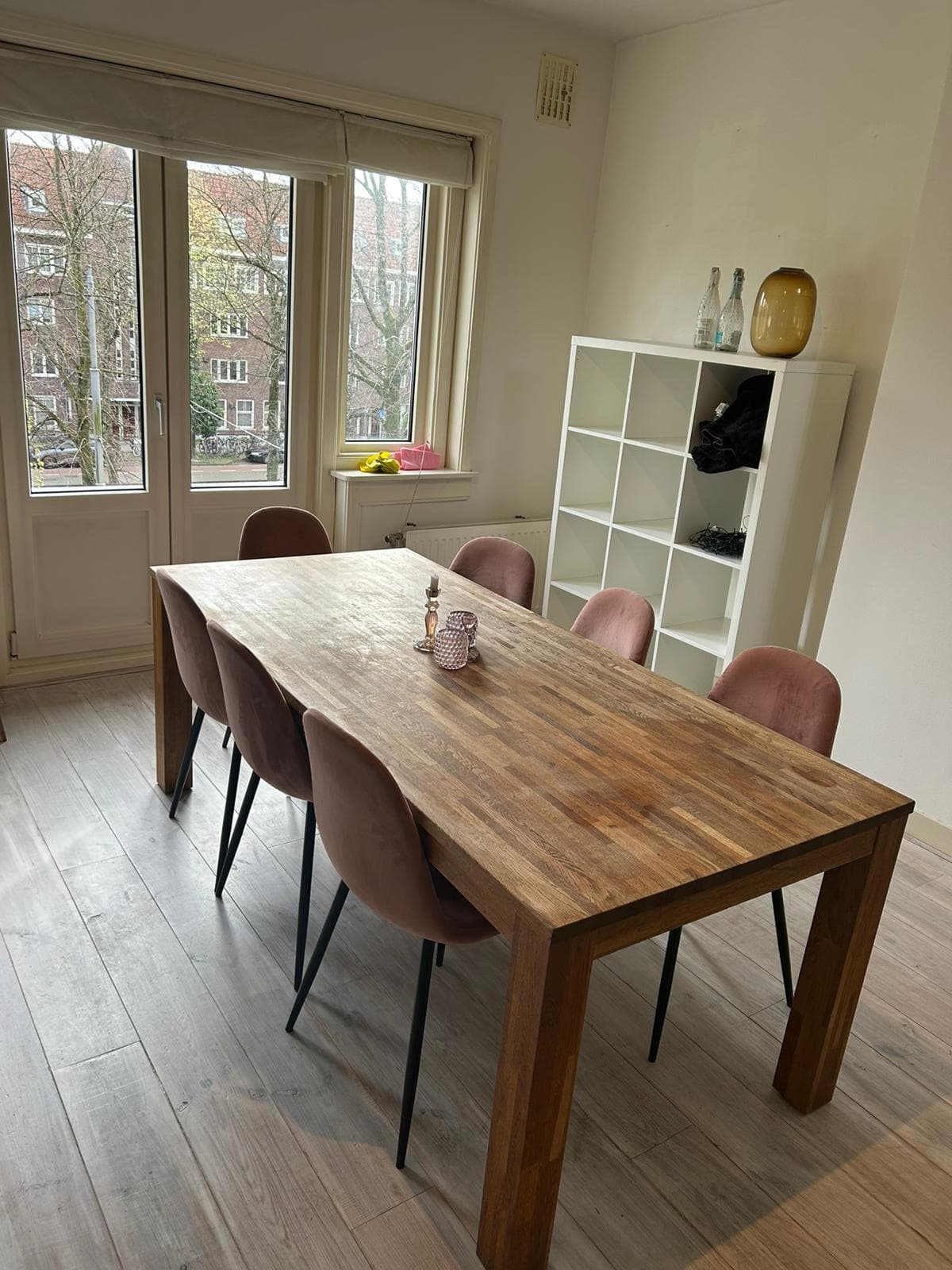Image accompanying room listing