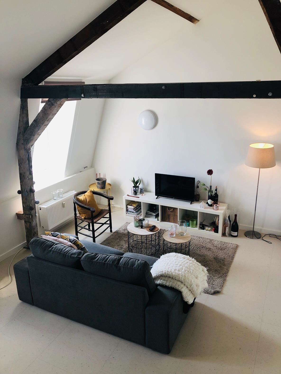 Image accompanying room listing