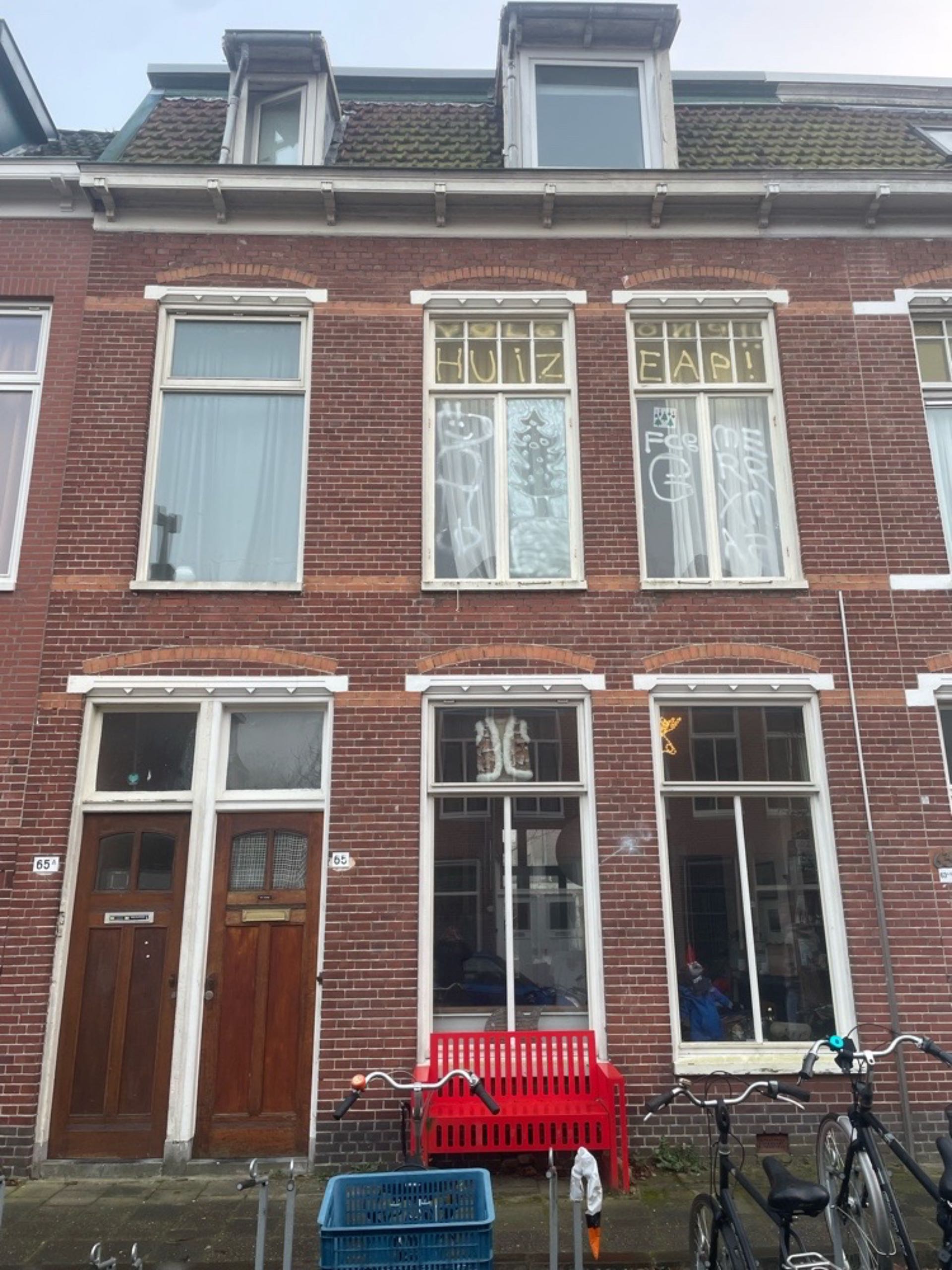 Image accompanying room listing