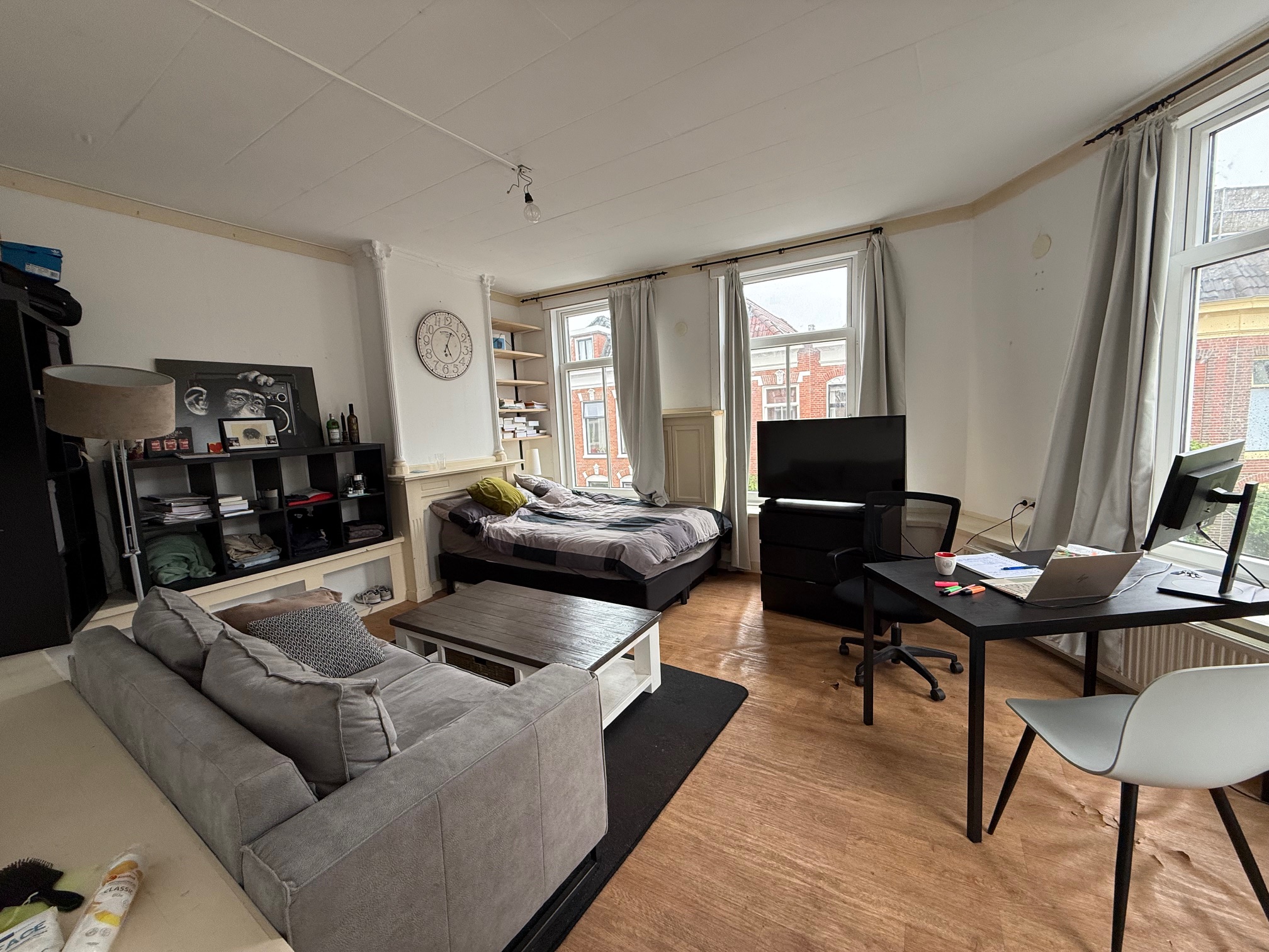 Image accompanying room listing